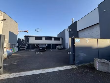 vente entrepôt 599 m²