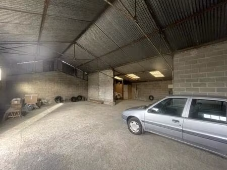 vente entrepôt 144 m²