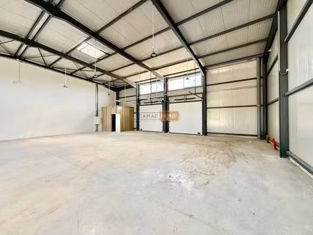vente entrepôt 700 m²