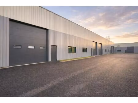 vente entrepôt 140 m²