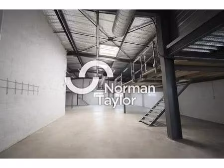 vente entrepôt 1 074 m²