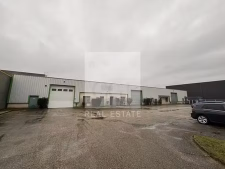 vente local d'activités 1 305 m²