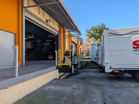 vente entrepôt 1 900 m²