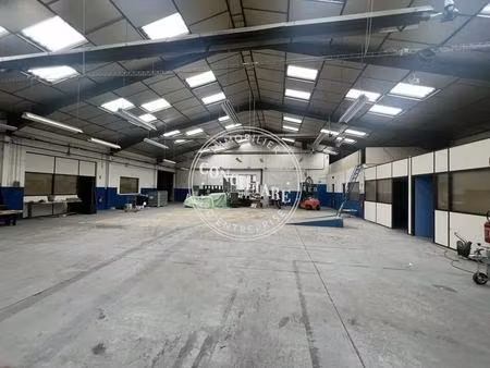 vente entrepôt 2 435 m²