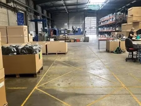 vente local d'activités 2 200 m²