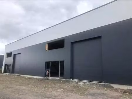 vente local d'activités 180 m² à 636 m²