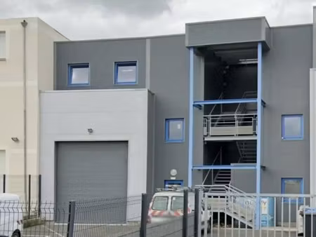 vente local d'activités 208 m²