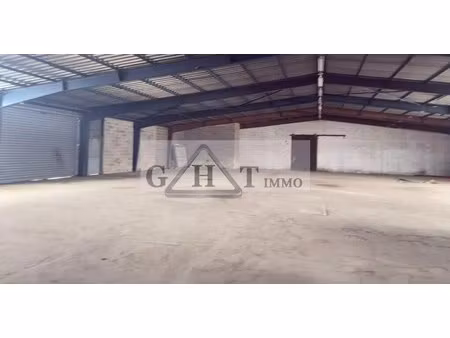 vente entrepôt 2 277 m²