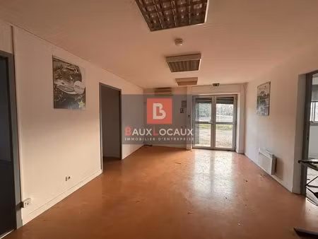 vente entrepôt 698 m²