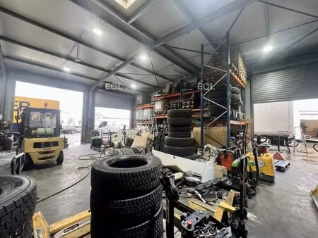 vente entrepôt 950 m²
