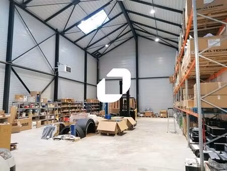 vente local d'activités 1 114 m²