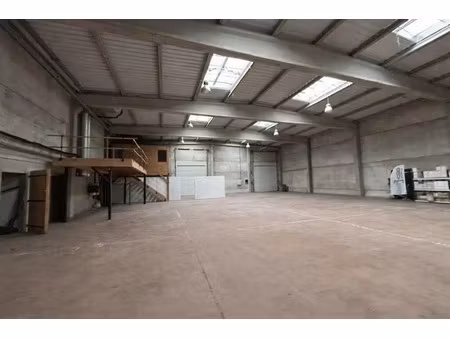 vente local d'activités 3 648 m²