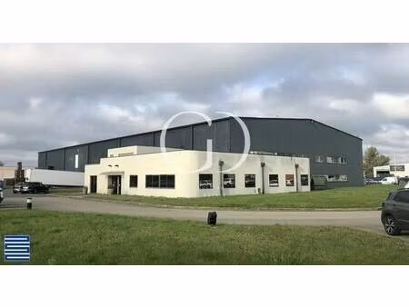 vente local d'activités 3 930 m²
