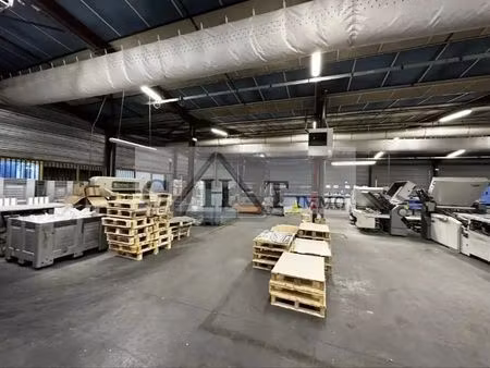 vente entrepôt 2 200 m²