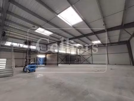 vente local d'activités 1 056 m²