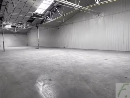 vente entrepôt 610 m²