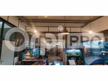 vente entrepôt 78 m² à 197 m²