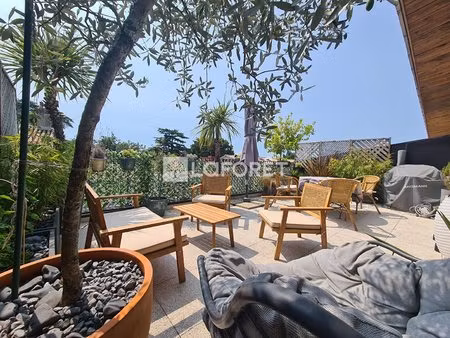 très joli 4 pièces - grande terrasse - parking