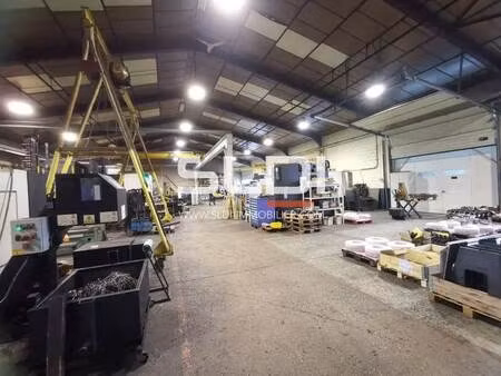 vente local d'activités 1 870 m²