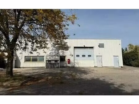 vente local d'activités 1 970 m²
