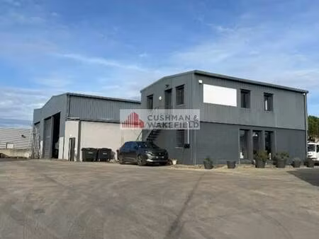 vente local d'activités 615 m²