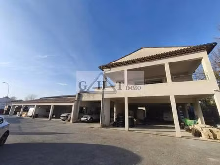 vente entrepôt 742 m²