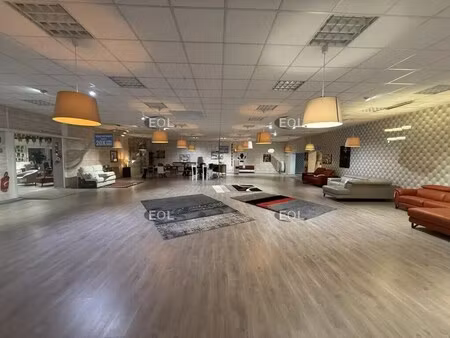 vente local d'activités 1 400 m²