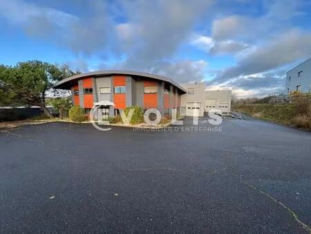 vente local d'activités 1 980 m²