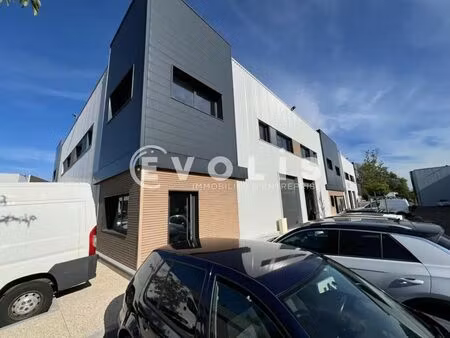 vente local d'activités 242 m²