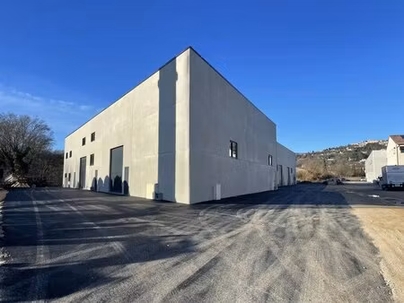 vente local d'activités 141 m²