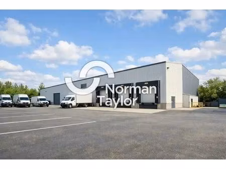 vente local d'activités 1 800 m²