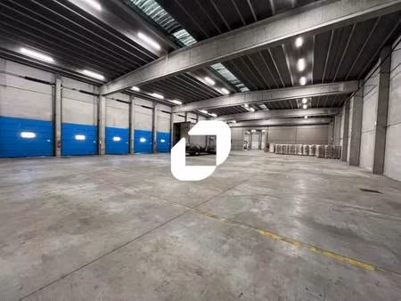 vente local d'activités 2 500 m²