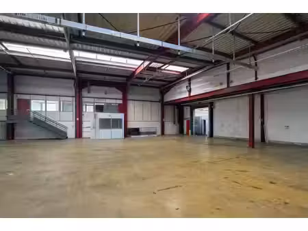 vente entrepôt 370m² à 858m²