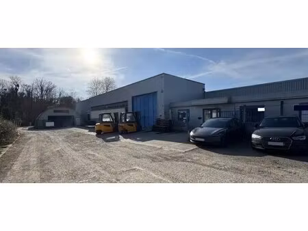 vente local d'activités 1 850 m²