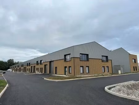 vente local d'activités 233 m² à 467 m²