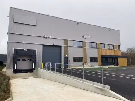 vente entrepôt 1 675 m²