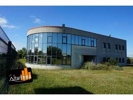 vente local d'activités 1 600 m²