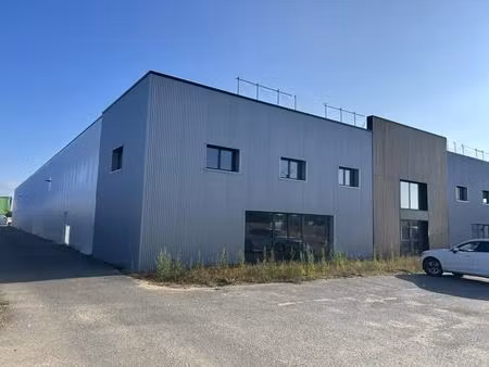 vente local d'activités 2 600 m²