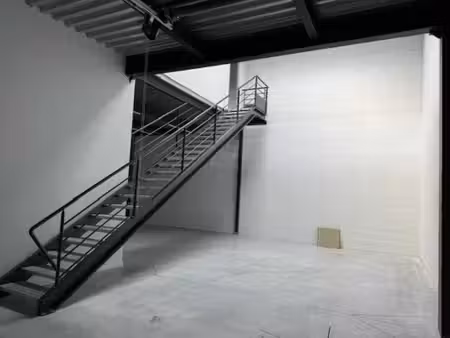 vente local d’activités 242m²