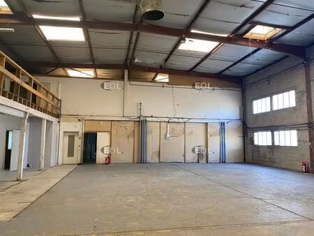 vente local d'activités 990 m²