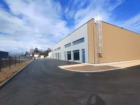 vente local d’activités saint beron 73520 400m²