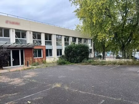 vente local d'activités 2 195 m²