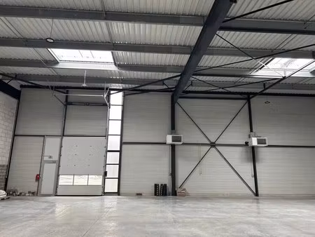 vente local d'activités 358 m² à 8 876 m²
