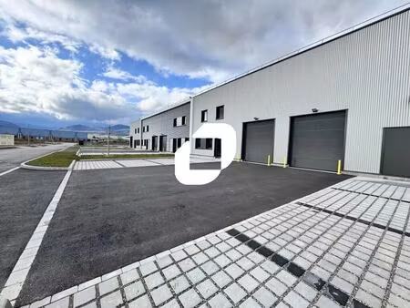 vente local d'activités 99 m² à 2 977 m²