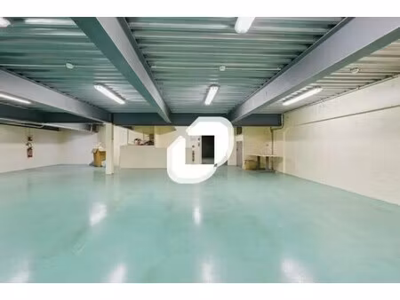 vente local d'activités 334 m²