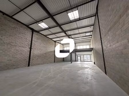 vente local d'activités 374 m²