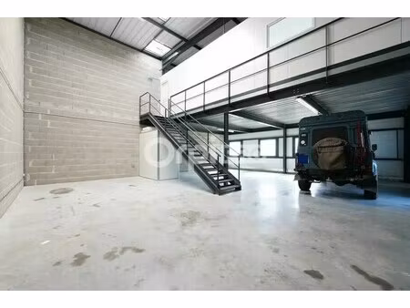 vente local d'activités 168 m²