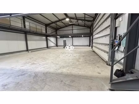 vente entrepôt 300 m²