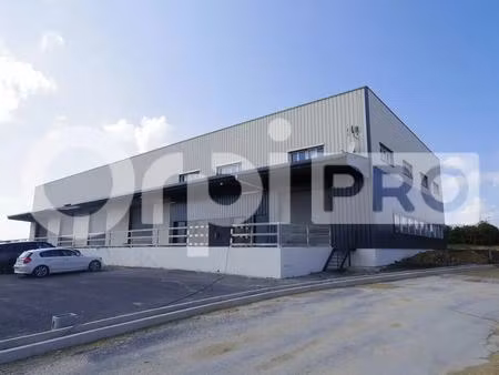 vente entrepôt 1 500 m²