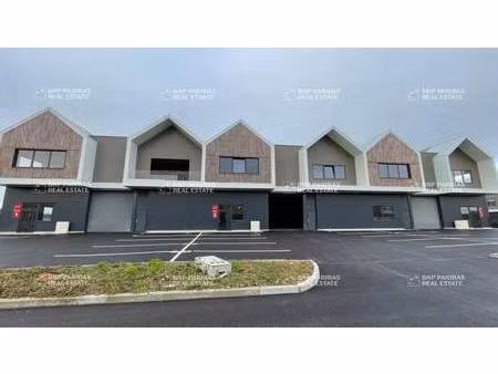 vente local d'activités 886 m²